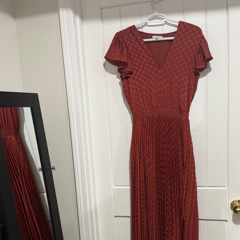 Elegant Rust Dress with Flutter Sleeves